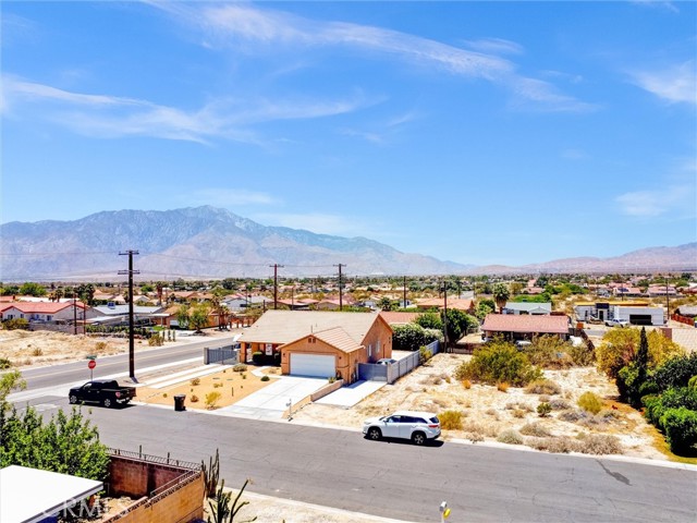 15900 Avenida Atezada, Desert Hot Springs CA: https://media.crmls.org/medias/baee8b52-fe1e-41f0-aecf-77a65d2ce670.jpg