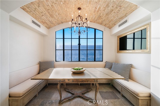 21 Strand Beach Drive, Dana Point CA: https://media.crmls.org/medias/baeed9c1-0dcd-4de2-84c5-6ba925c1ddfe.jpg