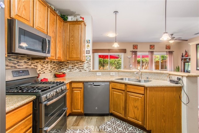 93 Kansas Street, Redlands CA: https://media.crmls.org/medias/baef58e0-32b5-4349-9937-b42bf1251e69.jpg