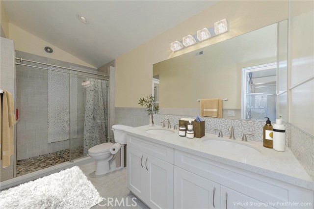 215 N Maple Avenue, Montebello CA: https://media.crmls.org/medias/baefd87b-c4ae-4ac7-b498-9f0cbd782a66.jpg