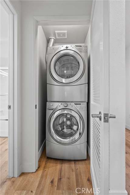 Detail Gallery Image 16 of 34 For 21301 Erwin #206,  Woodland Hills,  CA 91367 - 2 Beds | 2 Baths