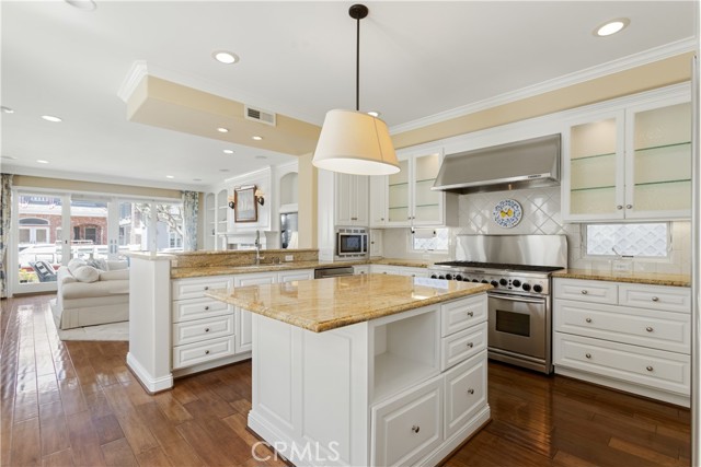 Detail Gallery Image 11 of 27 For 320 Apolena Avenue, Newport Beach,  CA 92662 - 3 Beds | 3/1 Baths