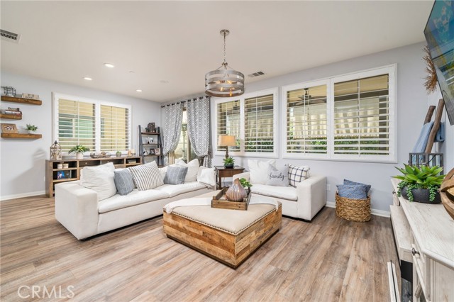 3143 E Painted Crescent Street, Ontario CA: https://media.crmls.org/medias/baf0e1cf-a87d-4776-a7b0-08e58540dd93.jpg