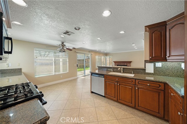 Detail Gallery Image 9 of 43 For 10059 Rock Hill, Moreno Valley,  CA 92557 - 4 Beds | 3 Baths