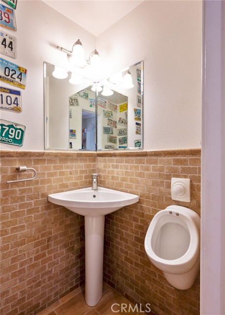 1700 Stanford Avenue, Redondo Beach CA: https://media.crmls.org/medias/baf18a1c-168d-46cb-872b-f130acaac5d8.jpg
