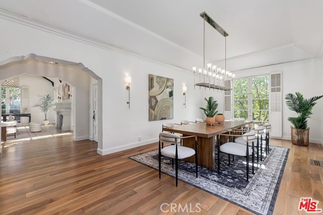 Detail Gallery Image 8 of 29 For 384 N Bonhill Rd, Los Angeles,  CA 90049 - 3 Beds | 3/2 Baths