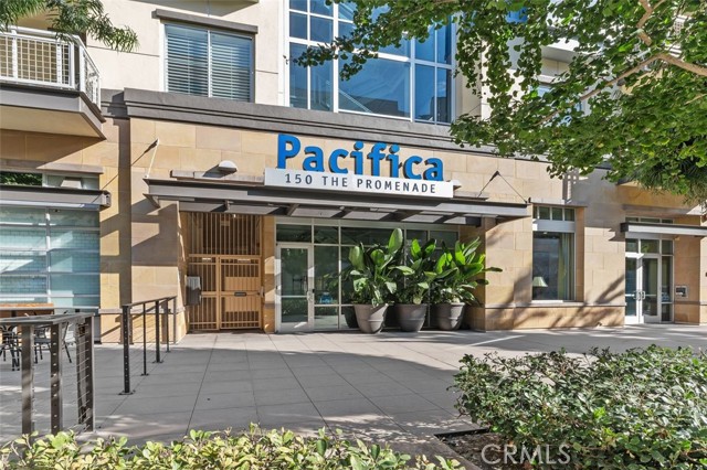 Detail Gallery Image 3 of 40 For 150 the Promenade #202,  Long Beach,  CA 90802 - 3 Beds | 3 Baths