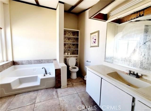 Detail Gallery Image 5 of 8 For 42480 Buckeye Ln, Lucerne Valley,  CA 92356 - 2 Beds | 2 Baths