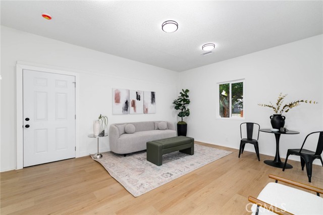 Detail Gallery Image 15 of 22 For 15643 Lassen, North Hills,  CA 91343 - 4 Beds | 3 Baths