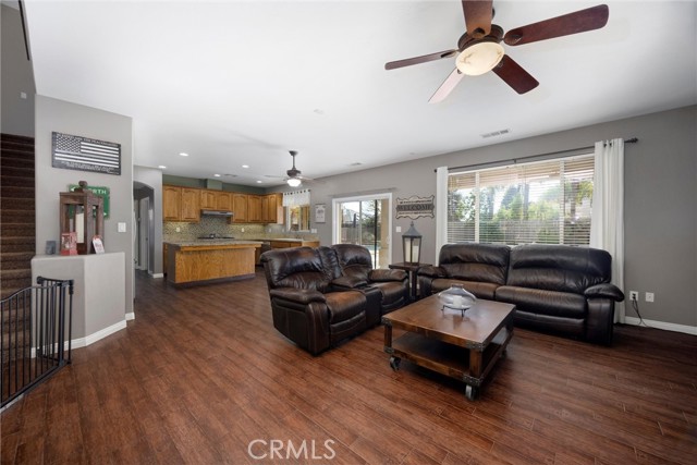 Detail Gallery Image 22 of 67 For 12809 Trafalgar Square, Bakersfield,  CA 93312 - 5 Beds | 3 Baths