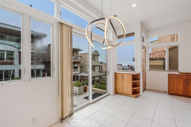 221 17th, Manhattan Beach, California 90266, 5 Bedrooms Bedrooms, ,6 BathroomsBathrooms,Residential,For Sale,17th,SR26091960