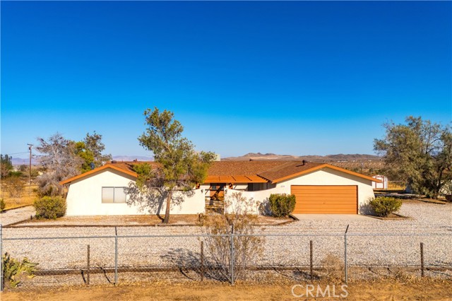 Detail Gallery Image 3 of 47 For 229 Artesia Ave, Yucca Valley,  CA 92284 - 3 Beds | 2 Baths