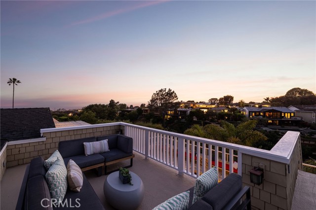 633 Rockford Road, Corona del Mar CA: https://media.crmls.org/medias/baf693ea-45c4-4d34-9176-91e168a140d8.jpg