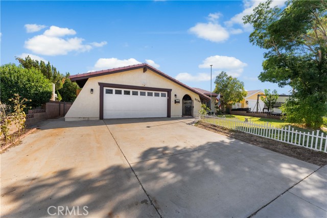 Detail Gallery Image 2 of 35 For 2736 E Avenue R7, Palmdale,  CA 93550 - 4 Beds | 2 Baths