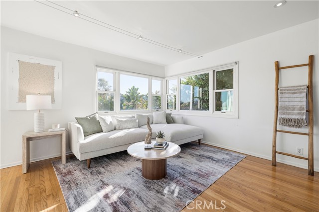 Detail Gallery Image 4 of 74 For 8615 Skyline Dr, Los Angeles,  CA 90046 - 3 Beds | 3 Baths