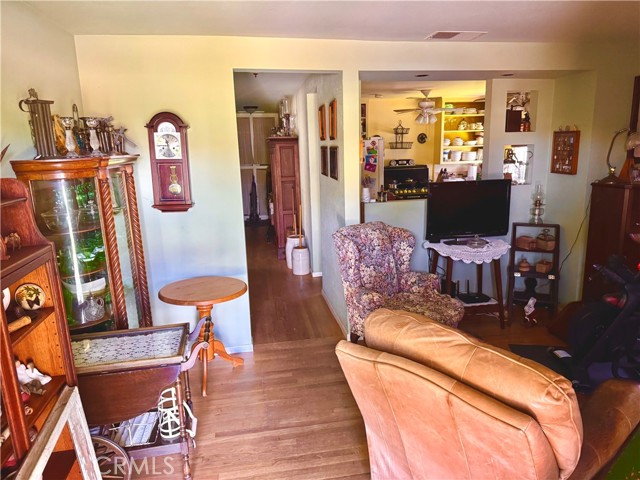 20282 Bayview Avenue, Newport Beach CA: https://media.crmls.org/medias/baf804a7-1504-4750-88da-f6659f127677.jpg
