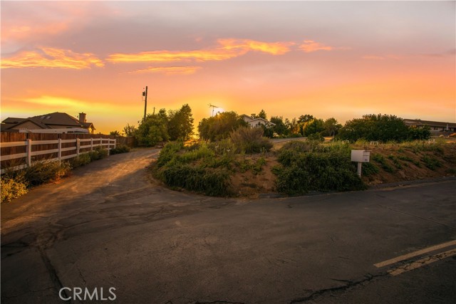 711 Tumble Creek Lane, Fallbrook CA: https://media.crmls.org/medias/baf8dea7-f214-40c2-bc13-1ce8bb8895bb.jpg