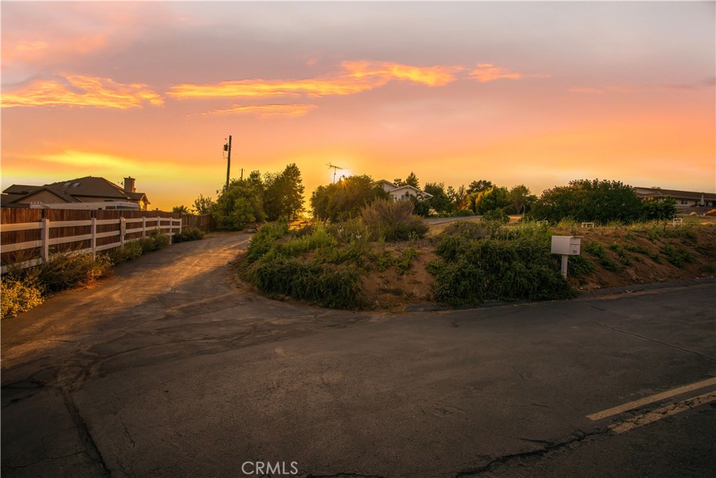 https://media.crmls.org/medias/baf8dea7-f214-40c2-bc13-1ce8bb8895bb.jpg?preset=X-Large