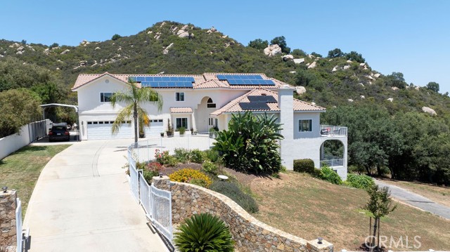 18380 Avenida Caleta, Murrieta CA: https://media.crmls.org/medias/baf9ca72-cc54-4822-a69f-515330065088.jpg