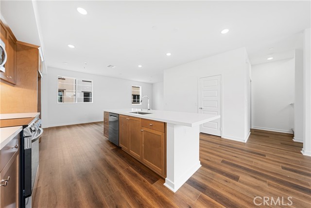 Detail Gallery Image 8 of 26 For 557 via Vallarta, Camarillo,  CA 93012 - 3 Beds | 2/2 Baths