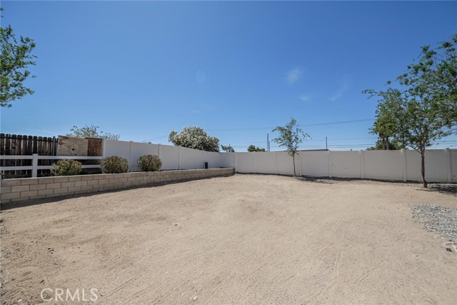 16307 Wimbleton Drive, Victorville CA: https://media.crmls.org/medias/bafab95f-96fe-4e50-823e-bb88b9ca62d7.jpg