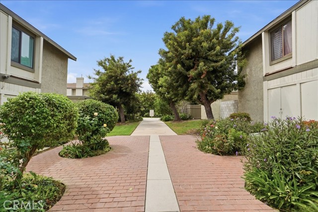 9605 Sepulveda Boulevard, North Hills CA: https://media.crmls.org/medias/bafaf7e1-7283-40fa-a38e-2e4ce227bce3.jpg