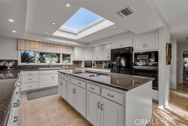 Detail Gallery Image 12 of 31 For 4501 Roxbury Rd, Corona Del Mar,  CA 92625 - 3 Beds | 3/1 Baths