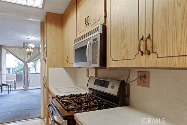 Detail Gallery Image 6 of 34 For 6405 Green Valley Cir #203,  Culver City,  CA 90230 - 3 Beds | 2 Baths