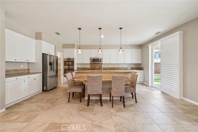 Detail Gallery Image 10 of 40 For 6125 Coopers Hawk Dr, Jurupa Valley,  CA 91752 - 5 Beds | 3/1 Baths