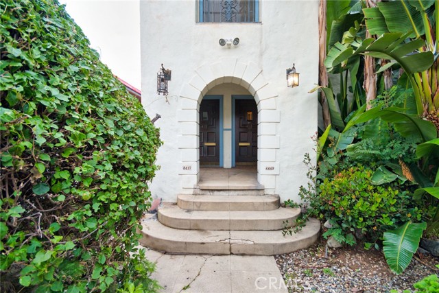 Detail Gallery Image 2 of 40 For 6669 De Longpre Ave, Los Angeles,  CA 90028 - 2 Beds | 1 Baths