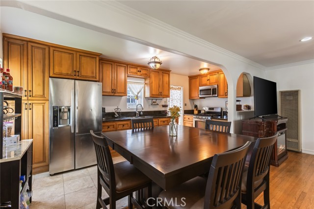 Detail Gallery Image 8 of 27 For 12945 Jefferson Avenue, Hawthorne,  CA 90250 - 3 Beds | 2 Baths