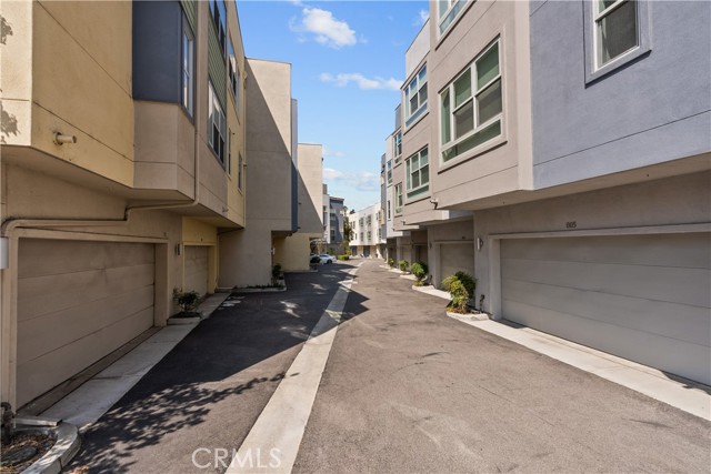 Detail Gallery Image 36 of 41 For 2753 Waverly Dr #705,  Los Angeles,  CA 90039 - 2 Beds | 3 Baths