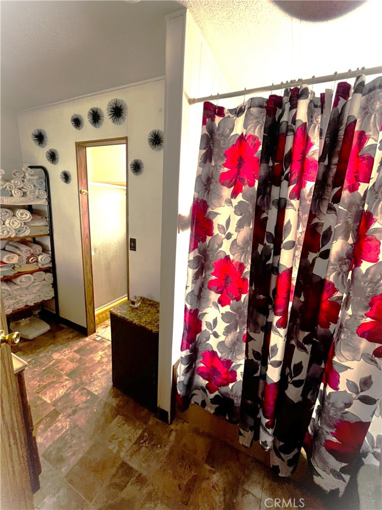 https://media.crmls.org/medias/bafde127-6fc8-4fe1-b0cd-634ba6167719.jpg?preset=X-Large