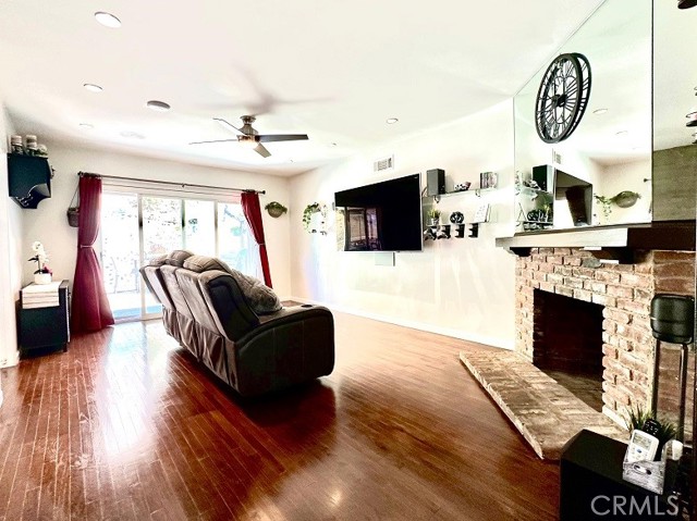 8466 Springford Drive, Sun Valley CA: https://media.crmls.org/medias/bafe8617-197d-4629-9b59-c4ecc2f574bd.jpg
