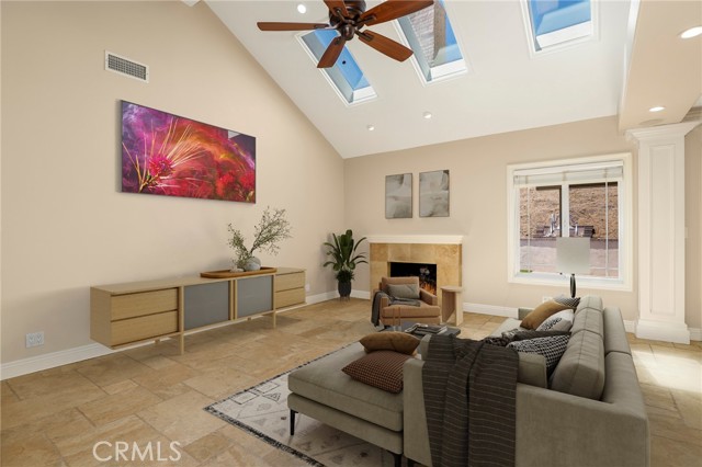 3257 N Big Sky Drive, Thousand Oaks CA: https://media.crmls.org/medias/baff2d8e-ea0f-4f38-91f4-7d6f39de71d1.jpg