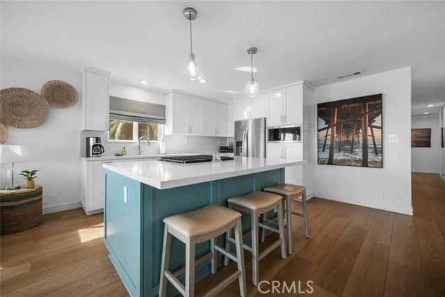 Detail Gallery Image 37 of 41 For 700 E Oceanfront, Newport Beach,  CA 92661 - 4 Beds | 3 Baths