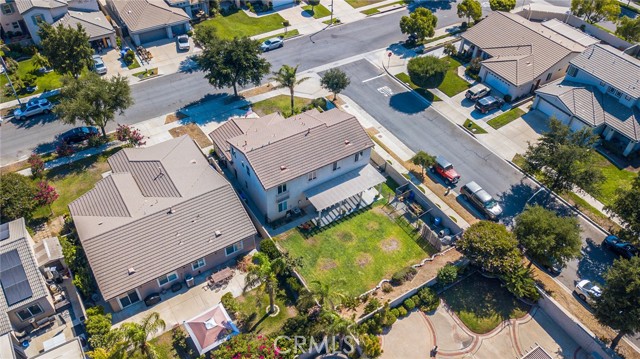 15138 Holiday Drive, Fontana CA: https://media.crmls.org/medias/bb006fa4-27b9-427f-beba-66057558ee76.jpg
