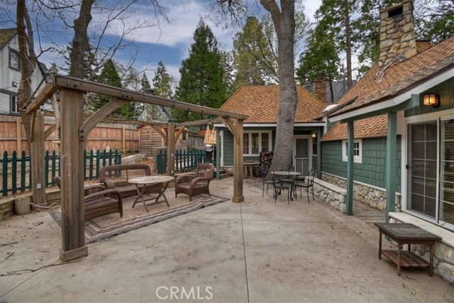 295 Sunset, Lake Arrowhead CA: https://media.crmls.org/medias/bb0098fd-2014-47a9-b3e9-faa01d2ac500.jpg