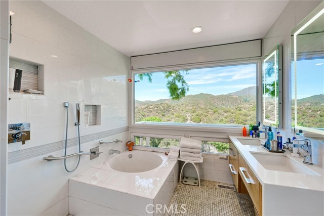 Detail Gallery Image 28 of 40 For 4161 via Padova, Claremont,  CA 91711 - 4 Beds | 3 Baths