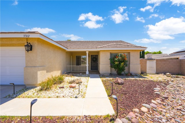 Detail Gallery Image 2 of 45 For 3742 Hickory Ct, Rosamond,  CA 93560 - 3 Beds | 2 Baths