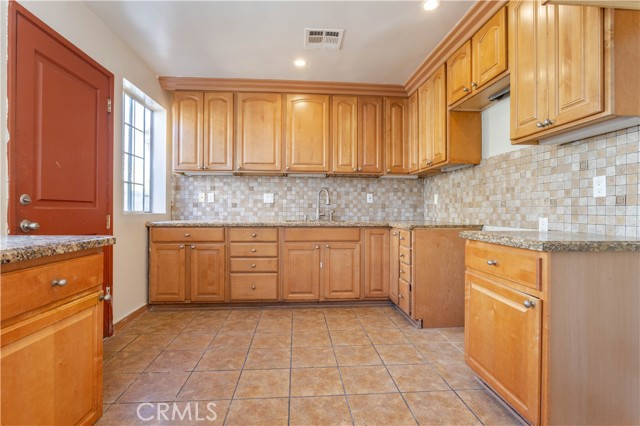 Detail Gallery Image 9 of 32 For 8855 Tyrone, Panorama City,  CA 91402 - 3 Beds | 2 Baths