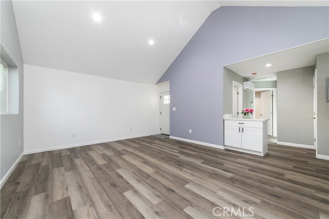 Detail Gallery Image 5 of 19 For 1135 N Howard St a,  Glendale,  CA 91207 - 2 Beds | 2 Baths