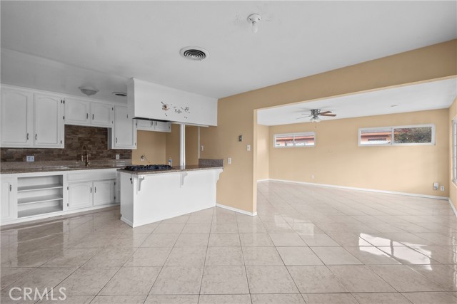 Detail Gallery Image 6 of 23 For 1320 White Ln, Bakersfield,  CA 93307 - 4 Beds | 2 Baths