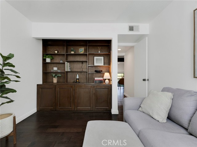 Detail Gallery Image 6 of 27 For 11806 Moorpark #C,  Studio City,  CA 91604 - 4 Beds | 3 Baths