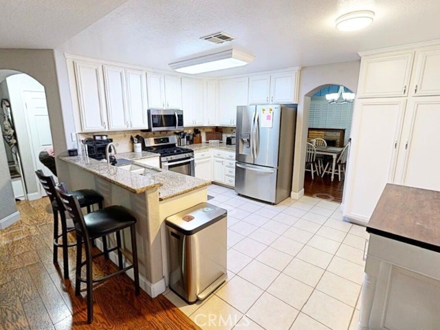 Detail Gallery Image 9 of 31 For 39147 via Pamplona, Murrieta,  CA 92563 - 4 Beds | 2/1 Baths