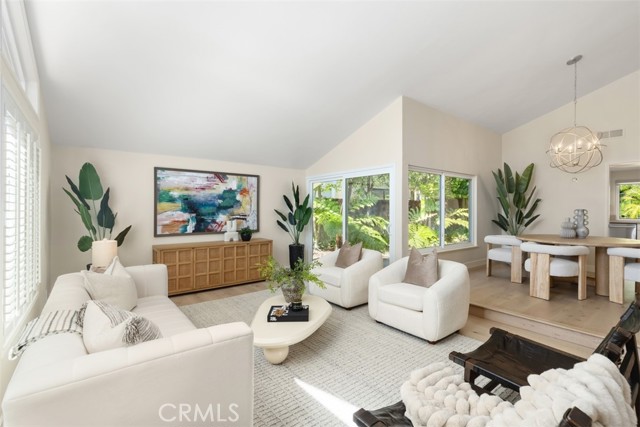 17 Silver Crescent, Irvine CA: https://media.crmls.org/medias/bb050258-918a-4c31-a8cc-1213b01ad432.jpg