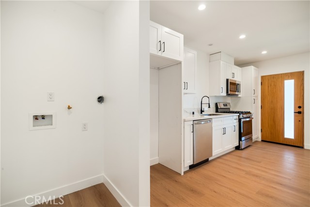 Detail Gallery Image 34 of 75 For 6935 Jellico Ave, Lake Balboa,  CA 91406 - 8 Beds | 8 Baths