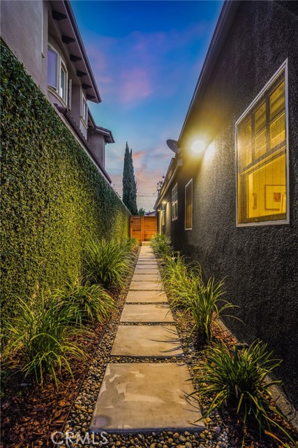 2002 Robinson Street, Redondo Beach, California 90278, 3 Bedrooms Bedrooms, ,2 BathroomsBathrooms,Residential,Sold,Robinson,PV21181666