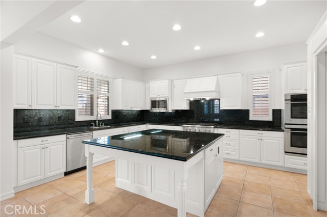 Detail Gallery Image 10 of 74 For 22383 Quiet Bay, Corona,  CA 92883 - 5 Beds | 4/1 Baths