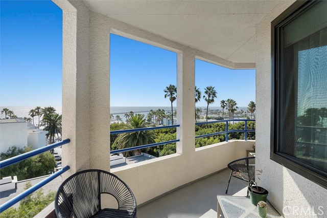 Detail Gallery Image 2 of 41 For 510 the Village #307,  Redondo Beach,  CA 90277 - 2 Beds | 2 Baths